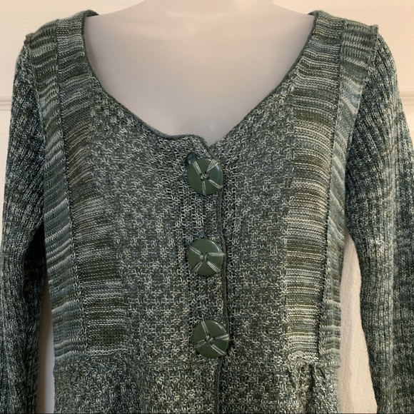 Adorable green Tiara sweater - Picture 4 of 4